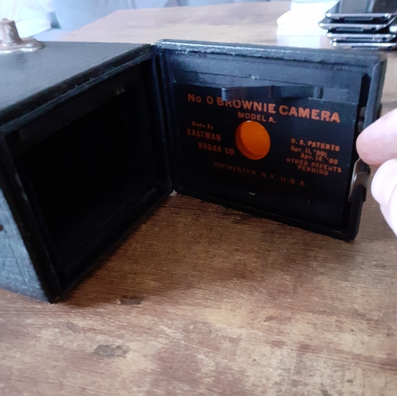 Vintage Kodak Brownie camera - Picture 4 of 4